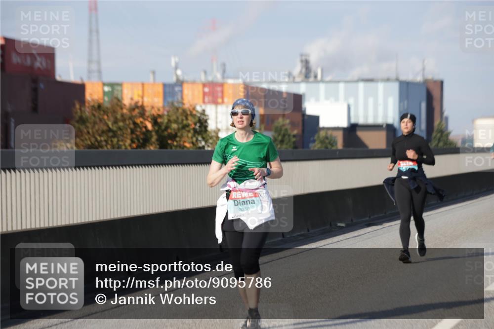 03.10.2025 - Köhlbrandbrückenlauf Jannik Wohlers http://msf.ph/oto/9095786 03.10.2025 10:16:58 Position 3 3258 meine-sportfotos.de