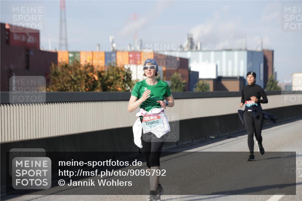 03.10.2025 - Köhlbrandbrückenlauf Jannik Wohlers http://msf.ph/oto/9095792 03.10.2025 10:16:58 Position 3 3258 meine-sportfotos.de