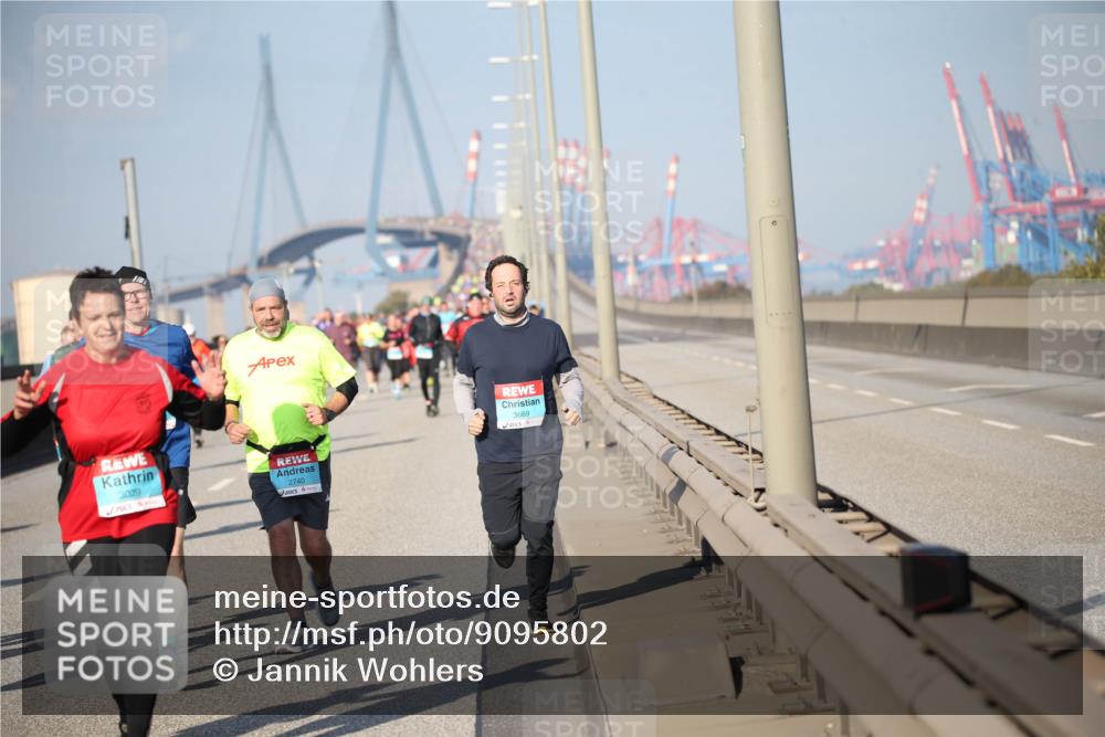 03.10.2025 - Köhlbrandbrückenlauf Jannik Wohlers http://msf.ph/oto/9095802 03.10.2025 10:04:34 Position 3 3029, 2740, 3669 meine-sportfotos.de