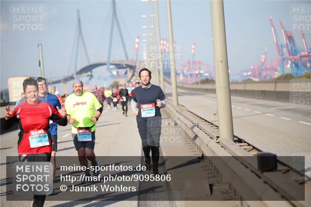 03.10.2025 - Köhlbrandbrückenlauf Jannik Wohlers http://msf.ph/oto/9095806 03.10.2025 10:04:35 Position 3 3669, 3029, 2740, 040 meine-sportfotos.de