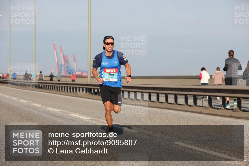 03.10.2025 - Köhlbrandbrückenlauf Lena Gebhardt http://msf.ph/oto/9095807 03.10.2025 09:32:21 Position 2 3247 meine-sportfotos.de