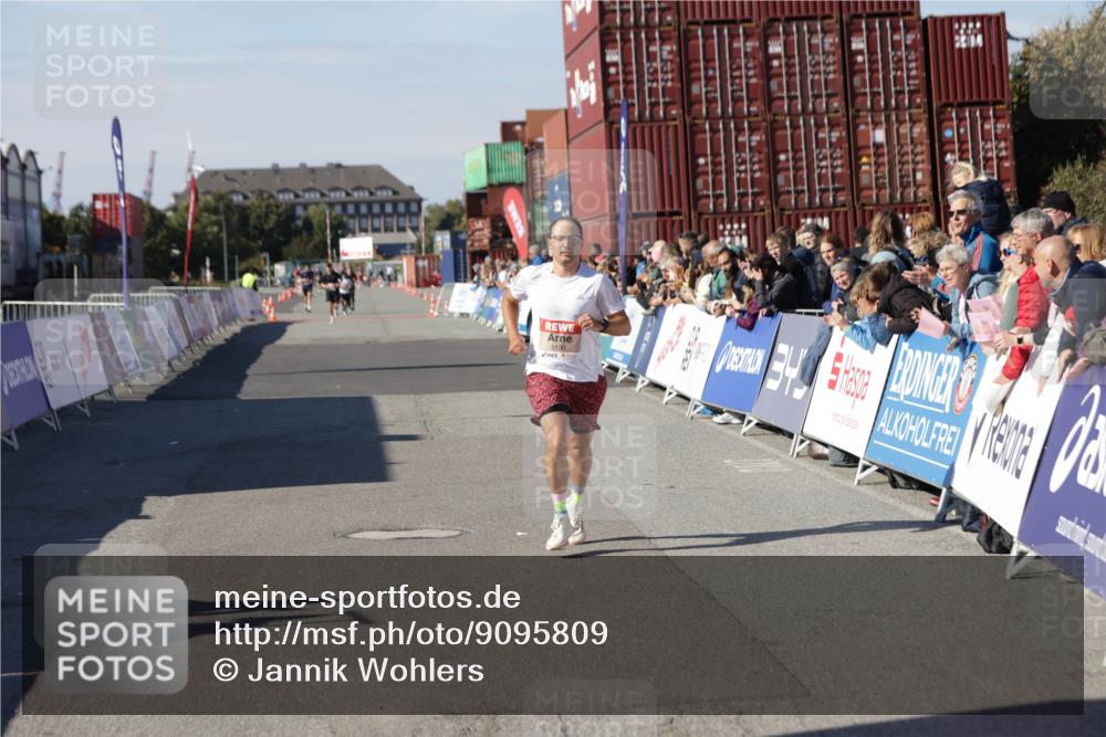 03.10.2025 - Köhlbrandbrückenlauf Jannik Wohlers http://msf.ph/oto/9095809 03.10.2025 12:55:12 Ziel 6130, 6410 meine-sportfotos.de