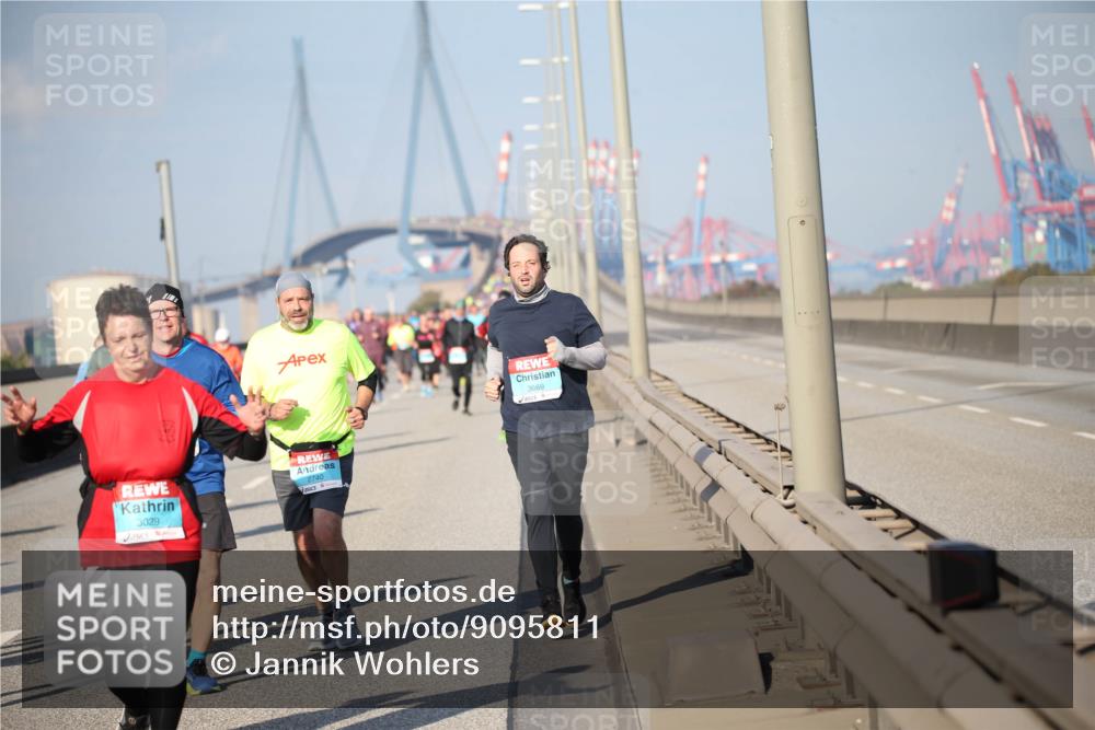 03.10.2025 - Köhlbrandbrückenlauf Jannik Wohlers http://msf.ph/oto/9095811 03.10.2025 10:04:35 Position 3 3669, 3029, 2740 meine-sportfotos.de