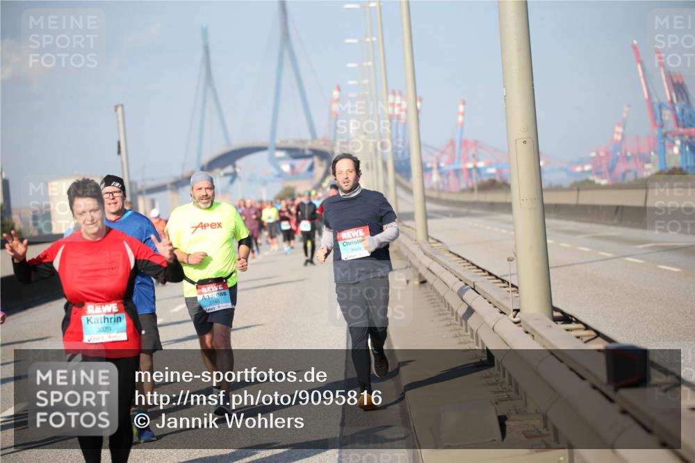 03.10.2025 - Köhlbrandbrückenlauf Jannik Wohlers http://msf.ph/oto/9095816 03.10.2025 10:04:35 Position 3 3029, 2740, 3669 meine-sportfotos.de
