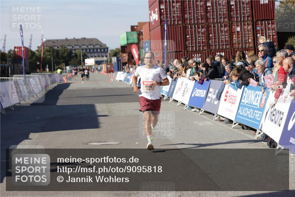 03.10.2025 - Köhlbrandbrückenlauf Jannik Wohlers http://msf.ph/oto/9095818 03.10.2025 12:55:12 Ziel 6130, 6410 meine-sportfotos.de