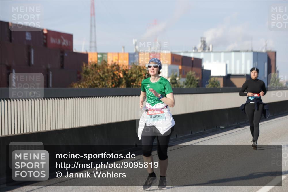 03.10.2025 - Köhlbrandbrückenlauf Jannik Wohlers http://msf.ph/oto/9095819 03.10.2025 10:16:59 Position 3 3258 meine-sportfotos.de