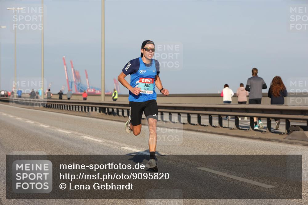 03.10.2025 - Köhlbrandbrückenlauf Lena Gebhardt http://msf.ph/oto/9095820 03.10.2025 09:32:22 Position 2 3247 meine-sportfotos.de