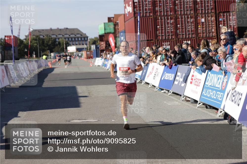 03.10.2025 - Köhlbrandbrückenlauf Jannik Wohlers http://msf.ph/oto/9095825 03.10.2025 12:55:12 Ziel 6130, 6410 meine-sportfotos.de