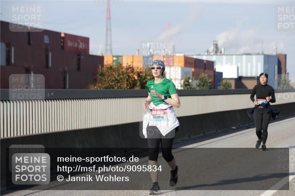 03.10.2025 - Köhlbrandbrückenlauf Jannik Wohlers http://msf.ph/oto/9095834 03.10.2025 10:16:59 Position 3 3258 meine-sportfotos.de