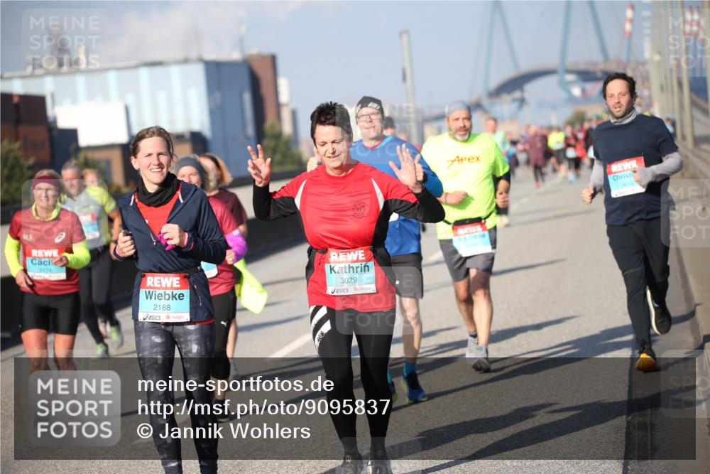 03.10.2025 - Köhlbrandbrückenlauf Jannik Wohlers http://msf.ph/oto/9095837 03.10.2025 10:04:36 Position 3 2174, 2188, 3029, 3669 meine-sportfotos.de