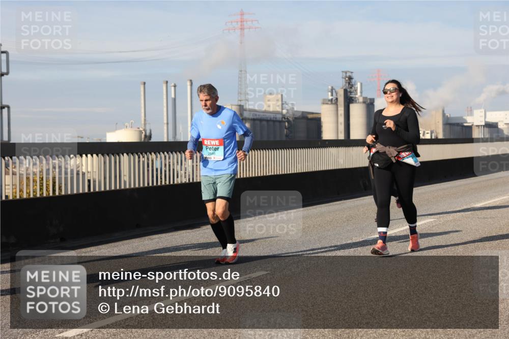 03.10.2025 - Köhlbrandbrückenlauf Lena Gebhardt http://msf.ph/oto/9095840 03.10.2025 10:09:53 Position 2 2646 meine-sportfotos.de