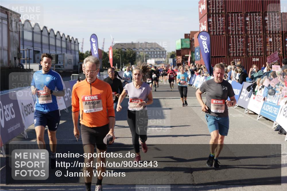 03.10.2025 - Köhlbrandbrückenlauf Jannik Wohlers http://msf.ph/oto/9095843 03.10.2025 13:20:57 Ziel 4709, 4915, 4916, 5006, 5084, 5130, 5156, 5169, 5377, 5480, 5501, 6296, 6645, 6646, 6648, 6650, 6703, 6780 meine-sportfotos.de