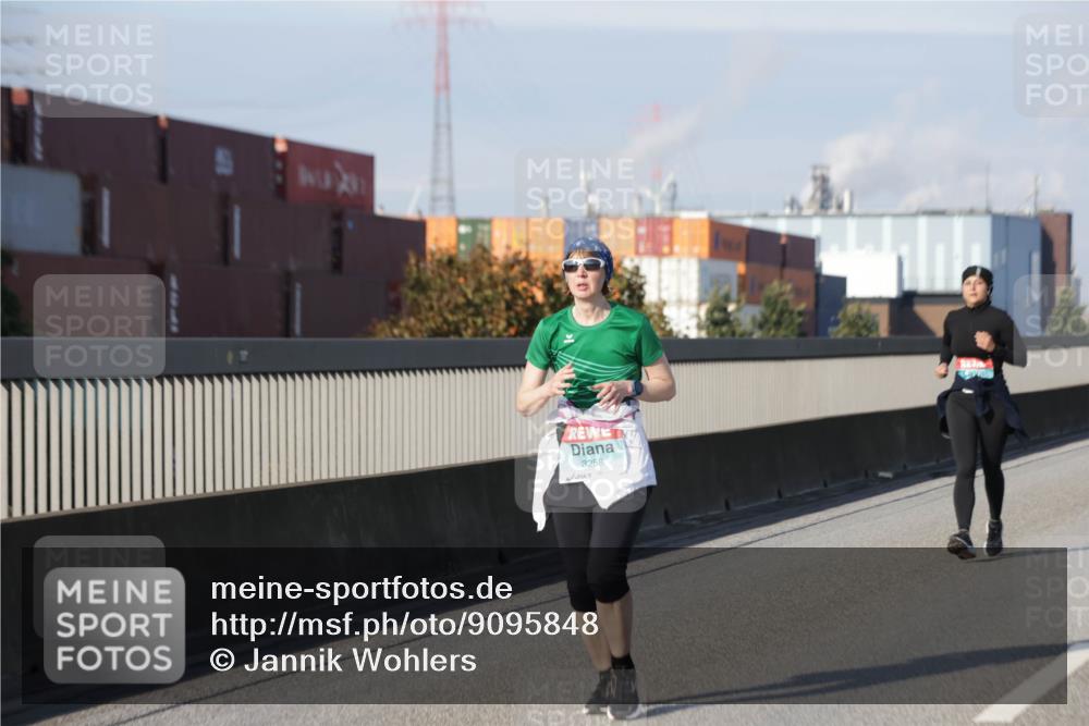 03.10.2025 - Köhlbrandbrückenlauf Jannik Wohlers http://msf.ph/oto/9095848 03.10.2025 10:16:59 Position 3 3258 meine-sportfotos.de