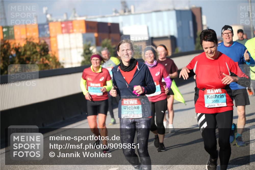 03.10.2025 - Köhlbrandbrückenlauf Jannik Wohlers http://msf.ph/oto/9095851 03.10.2025 10:04:36 Position 3 2188, 3029 meine-sportfotos.de