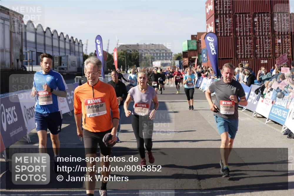 03.10.2025 - Köhlbrandbrückenlauf Jannik Wohlers http://msf.ph/oto/9095852 03.10.2025 13:20:57 Ziel 4709, 4915, 4916, 5006, 5084, 5130, 5156, 5169, 5377, 5480, 5501, 6296, 6645, 6646, 6648, 6650, 6703, 6780 meine-sportfotos.de