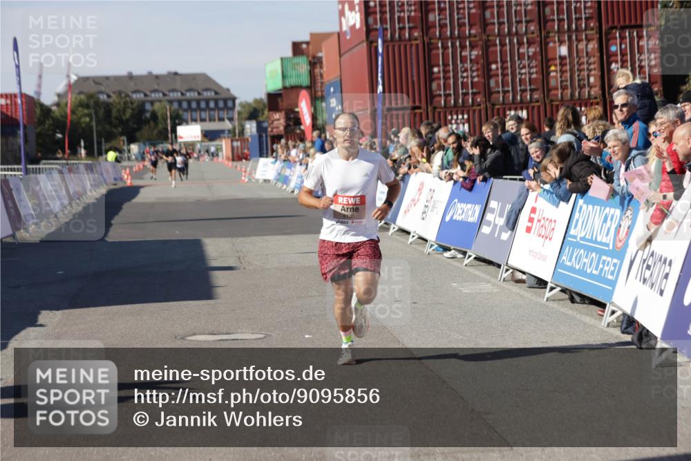 03.10.2025 - Köhlbrandbrückenlauf Jannik Wohlers http://msf.ph/oto/9095856 03.10.2025 12:55:12 Ziel 6130, 6410 meine-sportfotos.de