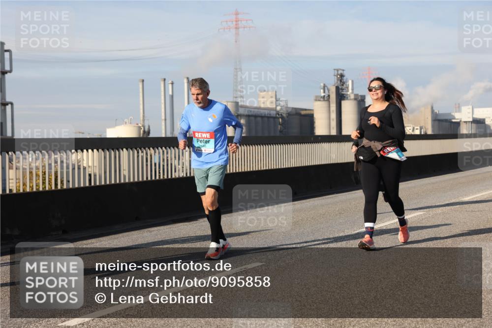 03.10.2025 - Köhlbrandbrückenlauf Lena Gebhardt http://msf.ph/oto/9095858 03.10.2025 10:09:54 Position 2  meine-sportfotos.de