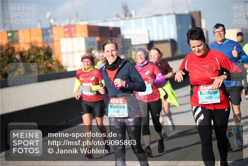 03.10.2025 - Köhlbrandbrückenlauf Jannik Wohlers http://msf.ph/oto/9095863 03.10.2025 10:04:36 Position 3 2188, 3029 meine-sportfotos.de