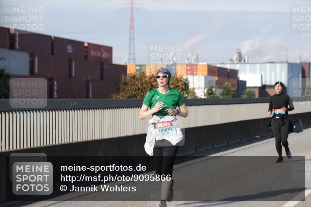 03.10.2025 - Köhlbrandbrückenlauf Jannik Wohlers http://msf.ph/oto/9095866 03.10.2025 10:16:59 Position 3 3258 meine-sportfotos.de