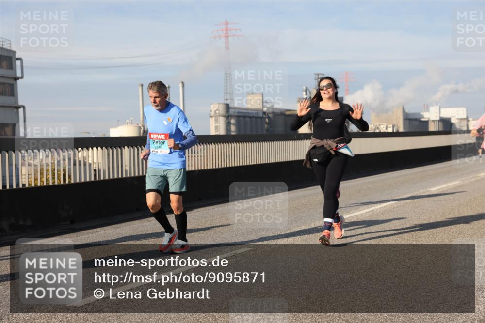 03.10.2025 - Köhlbrandbrückenlauf Lena Gebhardt http://msf.ph/oto/9095871 03.10.2025 10:09:54 Position 2 2646 meine-sportfotos.de