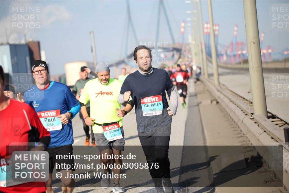 03.10.2025 - Köhlbrandbrückenlauf Jannik Wohlers http://msf.ph/oto/9095876 03.10.2025 10:04:37 Position 3 3029, 3259, 2740, 3669 meine-sportfotos.de