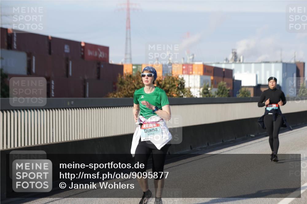 03.10.2025 - Köhlbrandbrückenlauf Jannik Wohlers http://msf.ph/oto/9095877 03.10.2025 10:16:59 Position 3 3258 meine-sportfotos.de