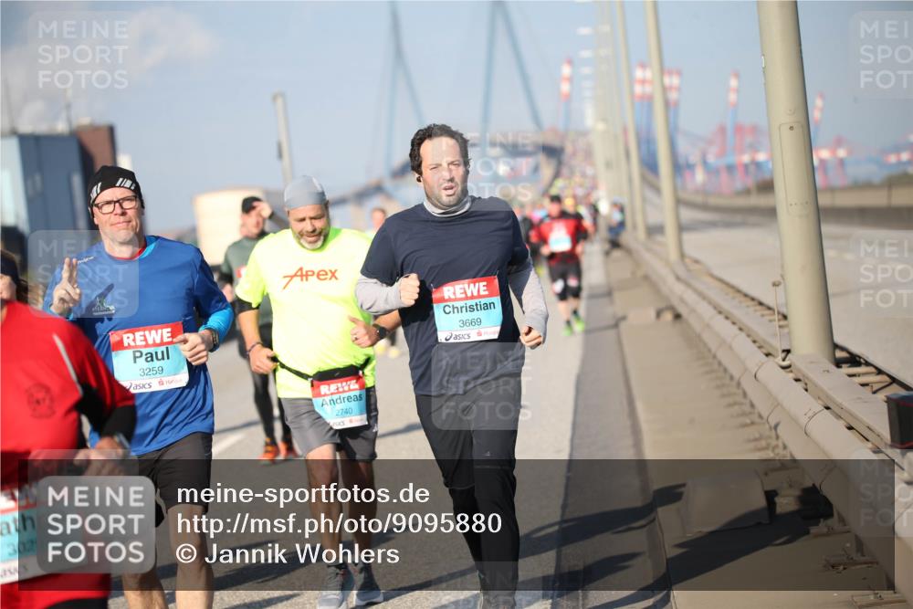 03.10.2025 - Köhlbrandbrückenlauf Jannik Wohlers http://msf.ph/oto/9095880 03.10.2025 10:04:37 Position 3 3029, 3259, 3669, 2740 meine-sportfotos.de