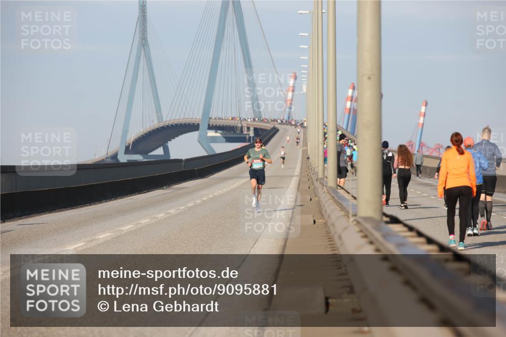 03.10.2025 - Köhlbrandbrückenlauf Lena Gebhardt http://msf.ph/oto/9095881 03.10.2025 09:32:53 Position 2  meine-sportfotos.de