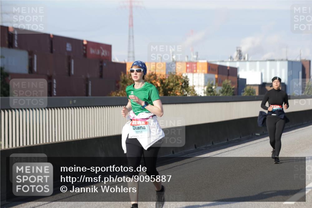 03.10.2025 - Köhlbrandbrückenlauf Jannik Wohlers http://msf.ph/oto/9095887 03.10.2025 10:16:59 Position 3 3258 meine-sportfotos.de