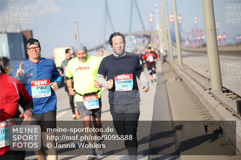 03.10.2025 - Köhlbrandbrückenlauf Jannik Wohlers http://msf.ph/oto/9095888 03.10.2025 10:04:37 Position 3 3029, 3259, 2740, 3669 meine-sportfotos.de