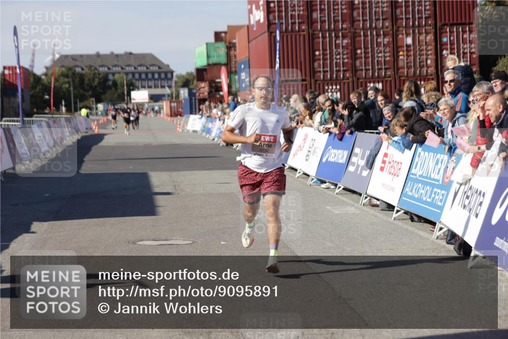 03.10.2025 - Köhlbrandbrückenlauf Jannik Wohlers http://msf.ph/oto/9095891 03.10.2025 12:55:12 Ziel 6130, 6410 meine-sportfotos.de