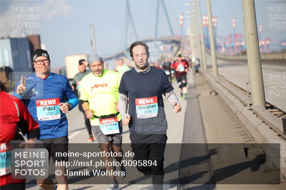 03.10.2025 - Köhlbrandbrückenlauf Jannik Wohlers http://msf.ph/oto/9095894 03.10.2025 10:04:37 Position 3 29, 3259, 2740, 3669 meine-sportfotos.de