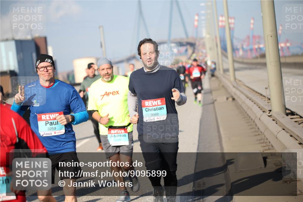 03.10.2025 - Köhlbrandbrückenlauf Jannik Wohlers http://msf.ph/oto/9095899 03.10.2025 10:04:38 Position 3 3259, 2740, 3669 meine-sportfotos.de