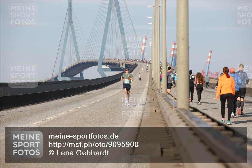 03.10.2025 - Köhlbrandbrückenlauf Lena Gebhardt http://msf.ph/oto/9095900 03.10.2025 09:32:53 Position 2  meine-sportfotos.de
