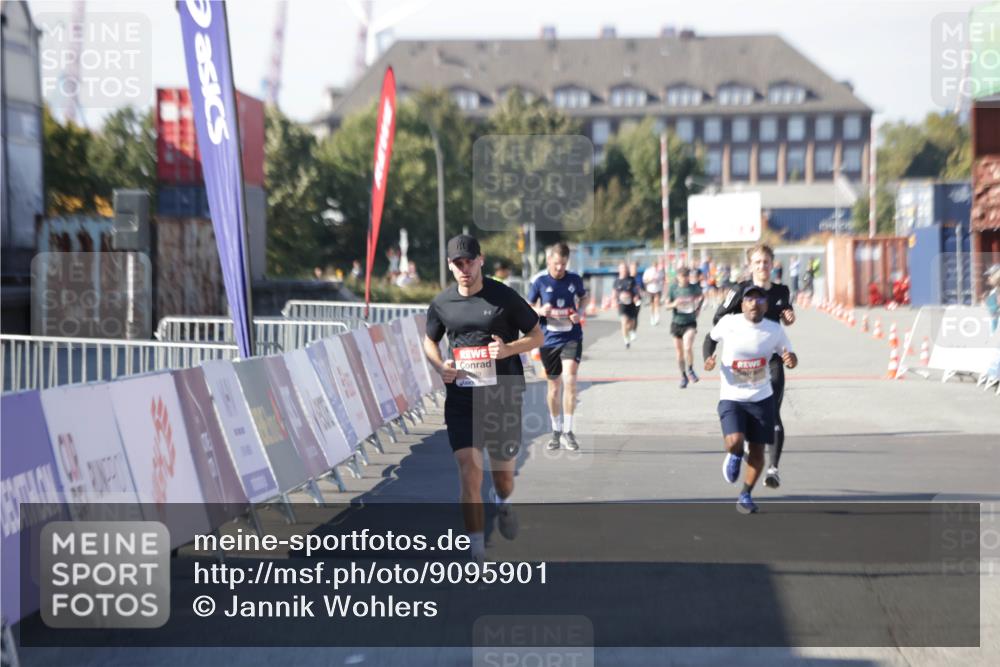 03.10.2025 - Köhlbrandbrückenlauf Jannik Wohlers http://msf.ph/oto/9095901 03.10.2025 12:55:24 Ziel 4089, 6091 meine-sportfotos.de