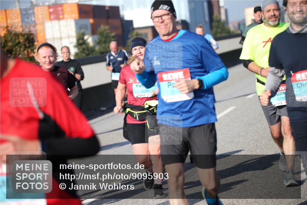 03.10.2025 - Köhlbrandbrückenlauf Jannik Wohlers http://msf.ph/oto/9095903 03.10.2025 10:04:39 Position 3 1116, 2154, 2740 meine-sportfotos.de