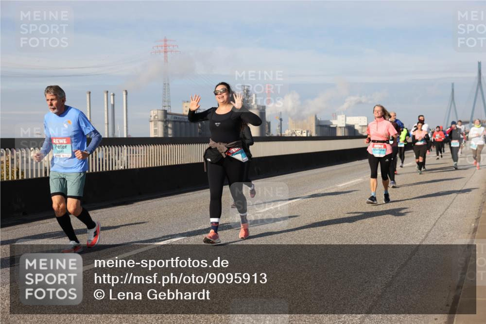 03.10.2025 - Köhlbrandbrückenlauf Lena Gebhardt http://msf.ph/oto/9095913 03.10.2025 10:09:54 Position 2 2646 meine-sportfotos.de