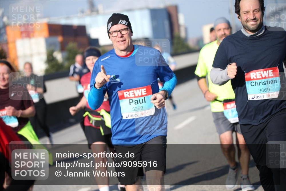 03.10.2025 - Köhlbrandbrückenlauf Jannik Wohlers http://msf.ph/oto/9095916 03.10.2025 10:04:39 Position 3 3259, 3669 meine-sportfotos.de