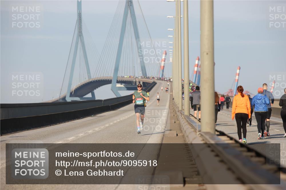 03.10.2025 - Köhlbrandbrückenlauf Lena Gebhardt http://msf.ph/oto/9095918 03.10.2025 09:32:55 Position 2  meine-sportfotos.de