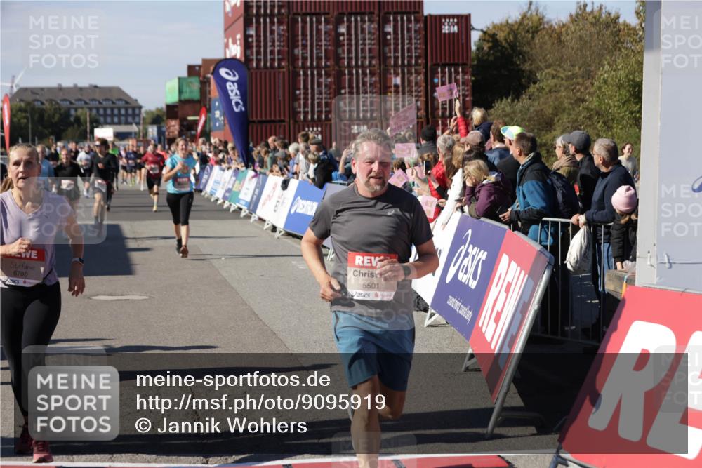 03.10.2025 - Köhlbrandbrückenlauf Jannik Wohlers http://msf.ph/oto/9095919 03.10.2025 13:20:58 Ziel 4680, 4709, 4915, 4916, 5006, 5084, 5130, 5156, 5169, 5363, 5377, 5480, 5501, 6296, 6645, 6646, 6648, 6650, 6703, 6780 meine-sportfotos.de