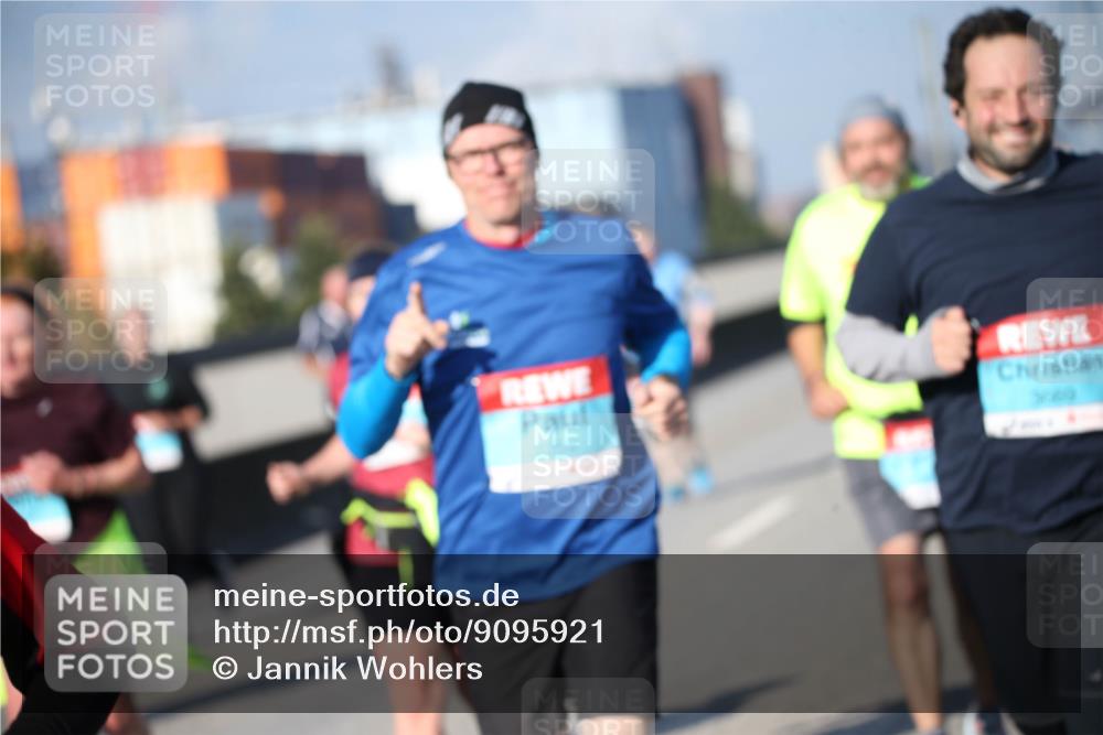 03.10.2025 - Köhlbrandbrückenlauf Jannik Wohlers http://msf.ph/oto/9095921 03.10.2025 10:04:39 Position 3 3000 meine-sportfotos.de