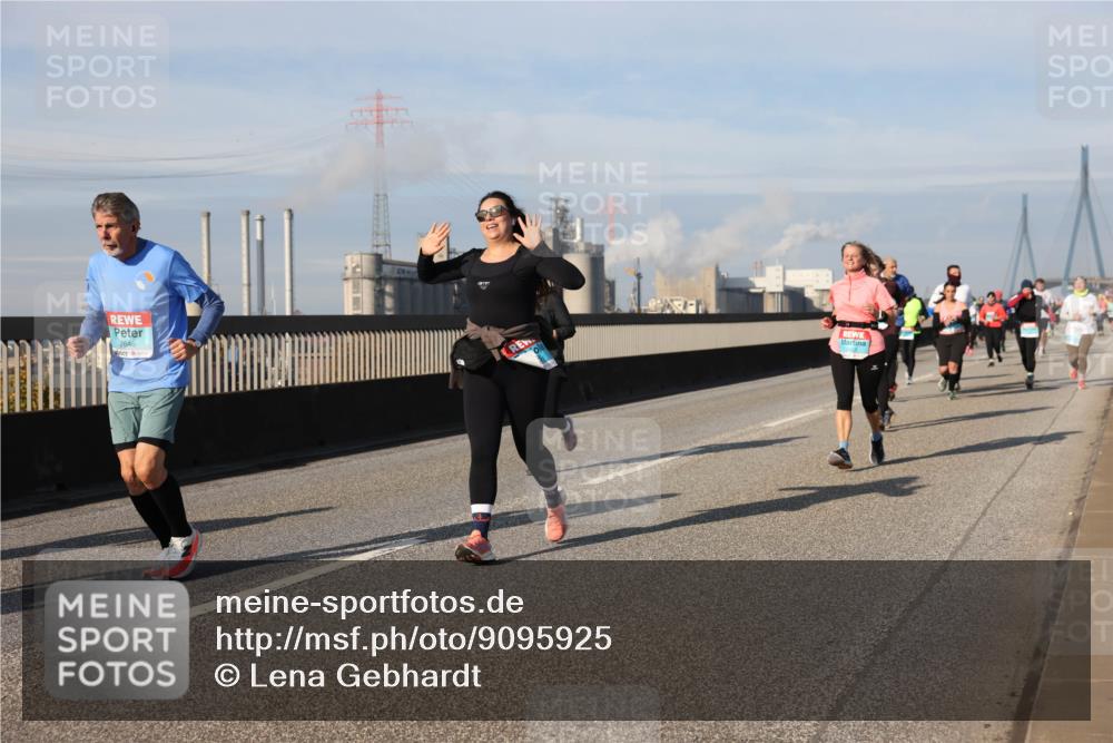 03.10.2025 - Köhlbrandbrückenlauf Lena Gebhardt http://msf.ph/oto/9095925 03.10.2025 10:09:54 Position 2 2646 meine-sportfotos.de