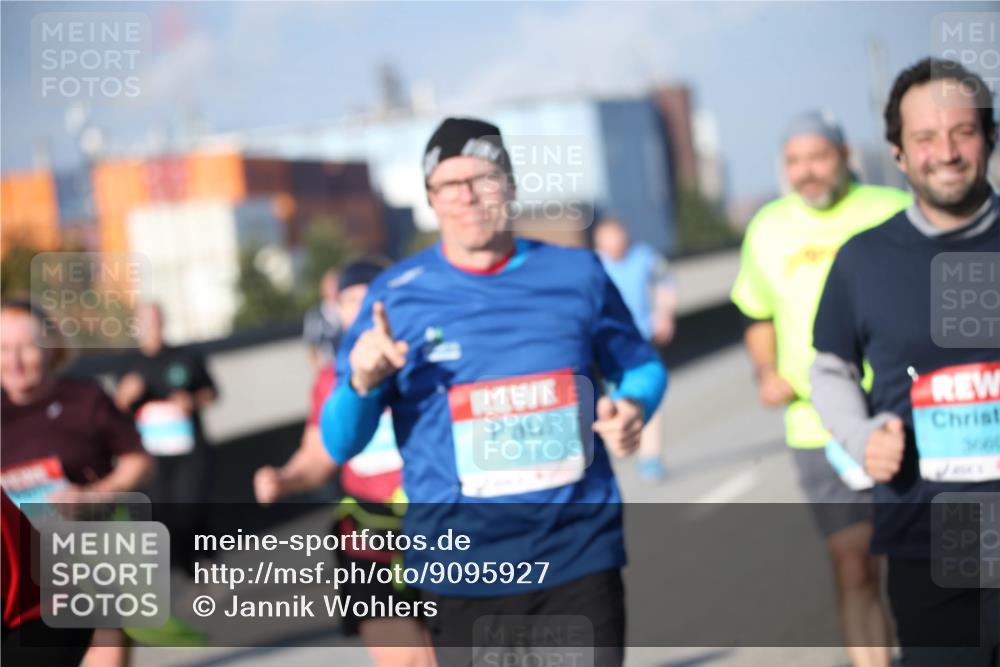 03.10.2025 - Köhlbrandbrückenlauf Jannik Wohlers http://msf.ph/oto/9095927 03.10.2025 10:04:39 Position 3 3069 meine-sportfotos.de