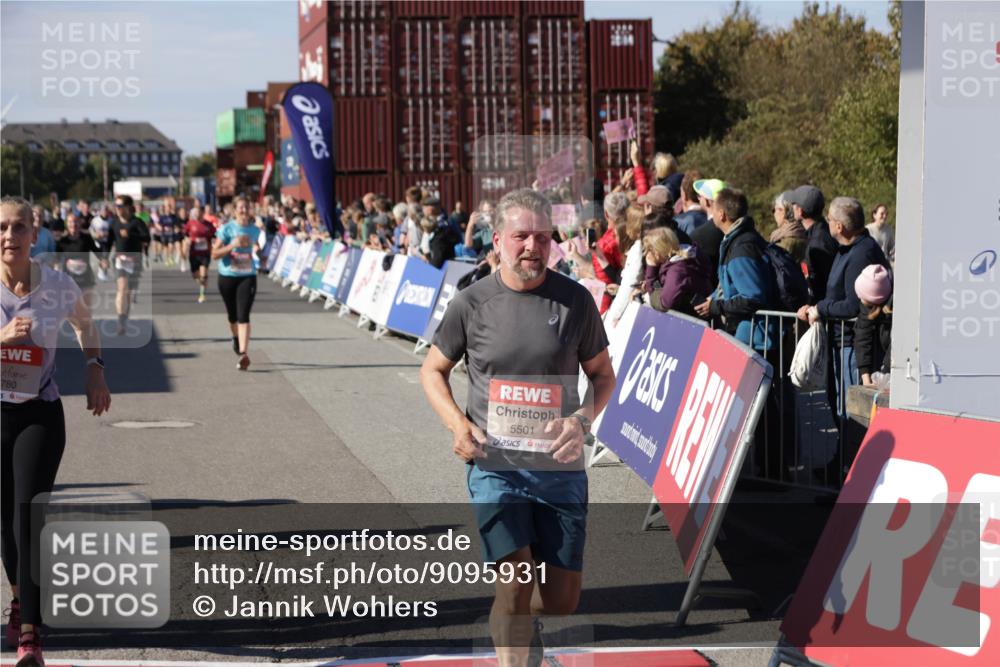03.10.2025 - Köhlbrandbrückenlauf Jannik Wohlers http://msf.ph/oto/9095931 03.10.2025 13:20:58 Ziel 4680, 4709, 4915, 4916, 5006, 5084, 5130, 5156, 5169, 5363, 5377, 5480, 5501, 6296, 6645, 6646, 6648, 6650, 6703, 6780 meine-sportfotos.de