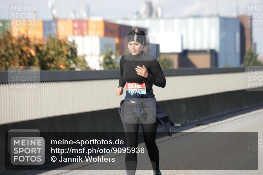 03.10.2025 - Köhlbrandbrückenlauf Jannik Wohlers http://msf.ph/oto/9095936 03.10.2025 10:17:01 Position 3  meine-sportfotos.de