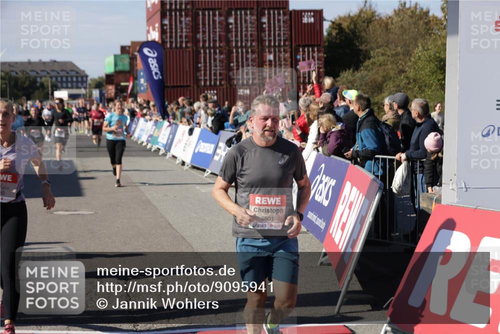 03.10.2025 - Köhlbrandbrückenlauf Jannik Wohlers http://msf.ph/oto/9095941 03.10.2025 13:20:58 Ziel 4680, 4709, 4915, 4916, 5006, 5084, 5130, 5156, 5169, 5363, 5377, 5480, 5501, 6296, 6645, 6646, 6648, 6650, 6703, 6780 meine-sportfotos.de