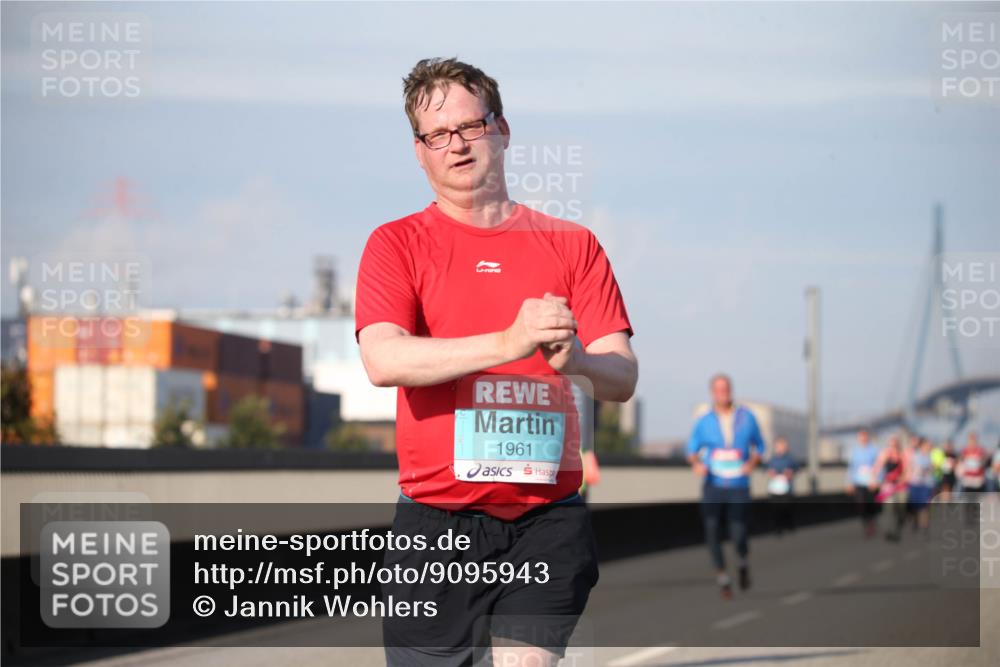 03.10.2025 - Köhlbrandbrückenlauf Jannik Wohlers http://msf.ph/oto/9095943 03.10.2025 10:14:05 Position 3 1961 meine-sportfotos.de