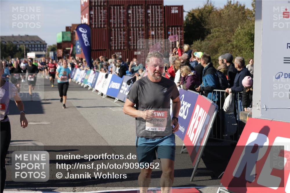 03.10.2025 - Köhlbrandbrückenlauf Jannik Wohlers http://msf.ph/oto/9095952 03.10.2025 13:20:58 Ziel 4680, 4709, 4915, 4916, 5006, 5084, 5130, 5156, 5169, 5363, 5377, 5480, 5501, 6296, 6645, 6646, 6648, 6650, 6703, 6780 meine-sportfotos.de