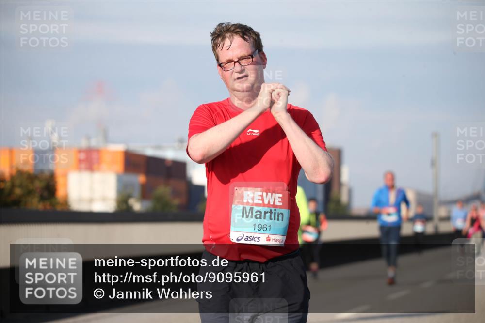 03.10.2025 - Köhlbrandbrückenlauf Jannik Wohlers http://msf.ph/oto/9095961 03.10.2025 10:14:05 Position 3 1961 meine-sportfotos.de
