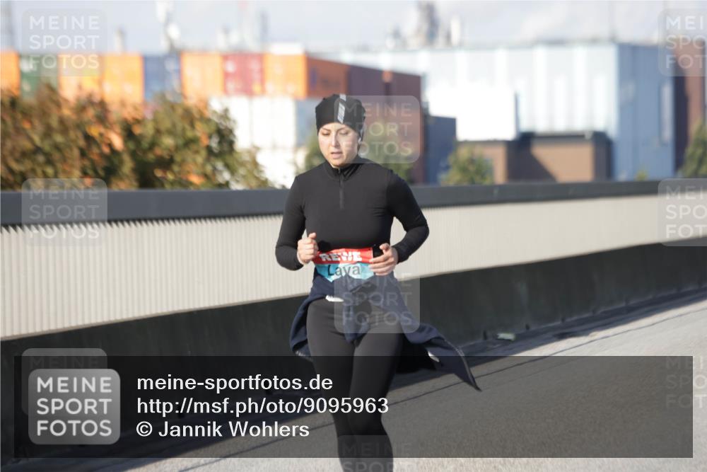 03.10.2025 - Köhlbrandbrückenlauf Jannik Wohlers http://msf.ph/oto/9095963 03.10.2025 10:17:01 Position 3  meine-sportfotos.de